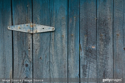 Décaper une porte en bois en 4 étapes