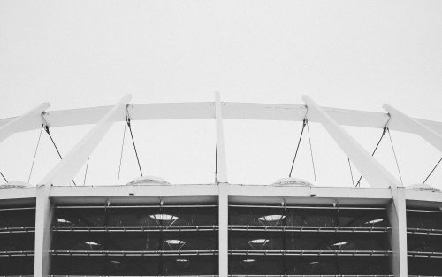 Le toit d'un stade ou d'un gymnase