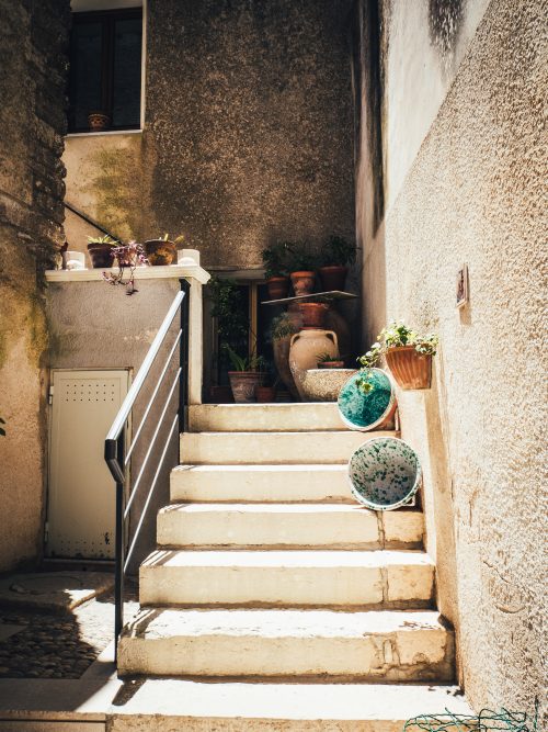 Escaliers dans un jardin terrasse