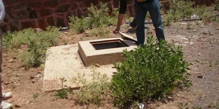 Fosse septique : quelle différence entre curage et vidange ?