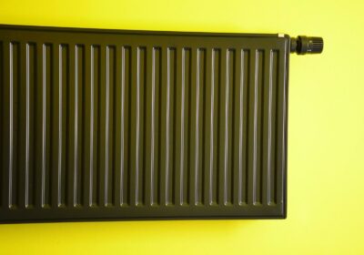 Comment démonter un radiateur du mur ?